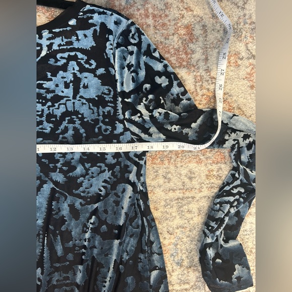 Simply Vera Wang Womens Velvet Burnout Top Size M Blue Stretch Fairy Grunge - Picture 8 of 9